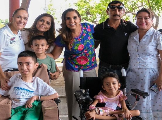 Para avanzar hacia un Quintana Roo más justo e incluyente, Mara Lezama entrega en Cancún sillas de ruedas y transforma vidas