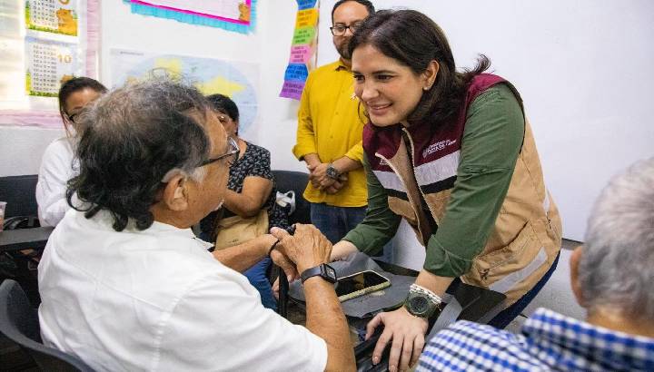Estefanía Mercado impulsa un Playa del Carmen más incluyente, con la entrega de auxiliares auditivos
