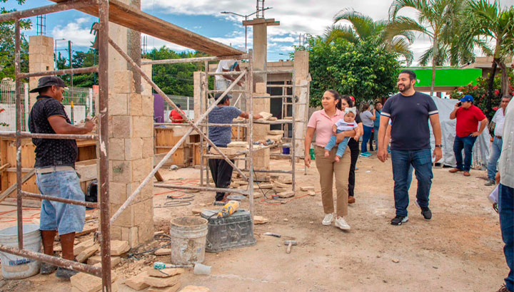 Mary Hernández supervisa transformación del parque infantil La Colmena