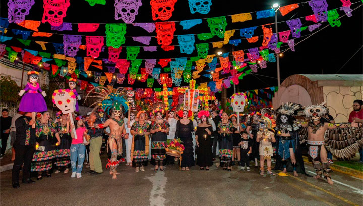 Preservando nuestras tradiciones: Felipe Carrillo Puerto vive multitudinario Paseo de las Ánimas