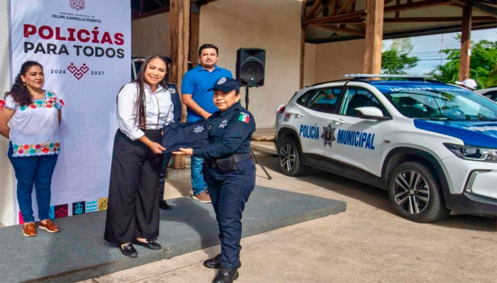 Mary Hernández entrega patrullas y equipo policial para reforzar la seguridad en Felipe Carrillo Puerto
