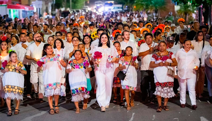 Miles disfrutan en Playa del Carmen segunda noche de misticismo y tradición en las festividades de los Días de Muertos