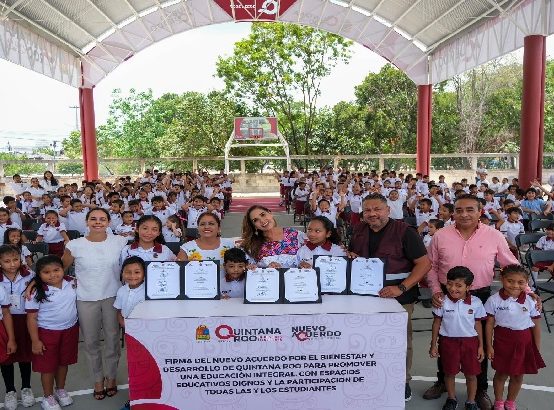 Inaugura Mara Lezama domo para los estudiantes de la escuela primaria “Efraín Santana Sánchez” en Cancún