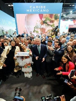 Mara Lezama y Josefina Rodríguez cortan listón inaugural del pabellón del Caribe Mexicano, Capital Mundial de las Vacaciones, en FITUR 2026