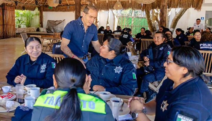 Reconoce Diego Castañón labor y compromiso de las mujeres en Tulum