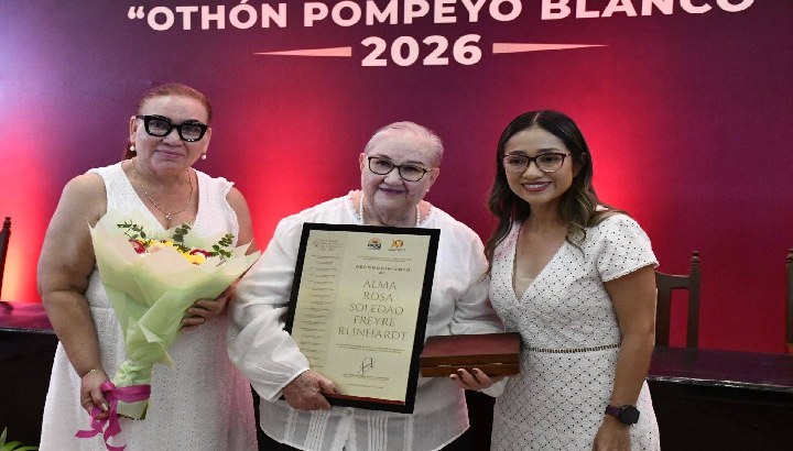 Entregan Medalla al Mérito Ciudadano a Alma Rosa Freyre Reinhart en emotiva Sesión Solemne