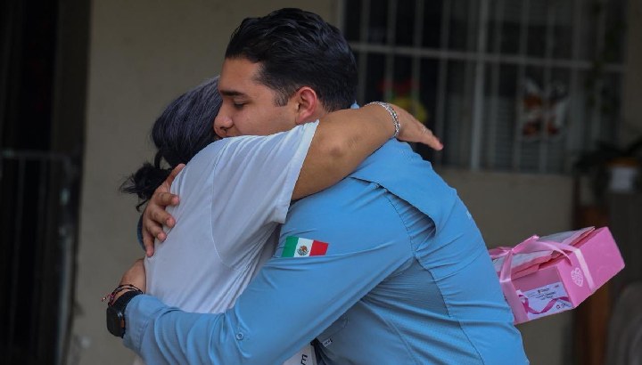 Eduardo Asencio transforma vidas con entrega de apoyos asistenciales casa por casa