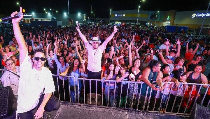 Gobierno de Estefanía Mercado celebra en grande a las mamás de Playa del Carmen