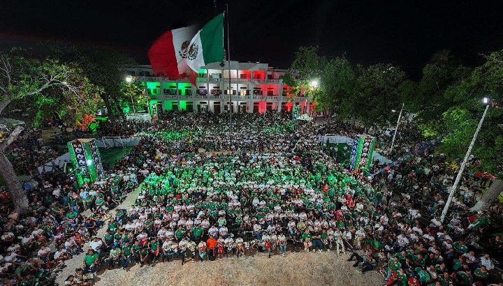 Más de 4 mil capitalinos celebran triunfo de México en el Fut Fest de Chetumal