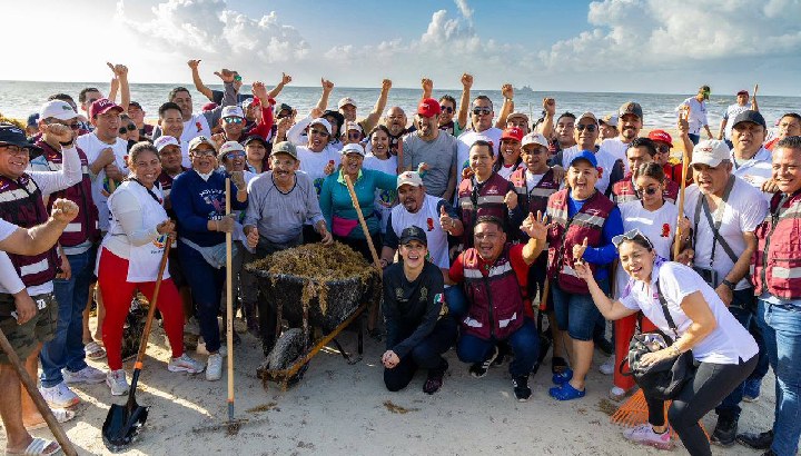 Más de 2 mil personas acompañan a Estefanía Mercado en mega brigada de limpieza de playas para hacer frente al sargazo
