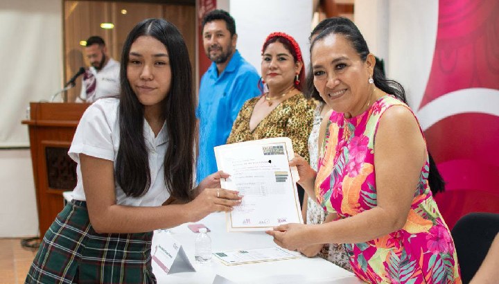 Entrega SEQ certificados internacionales de inglés a estudiantes y docentes de educación básica