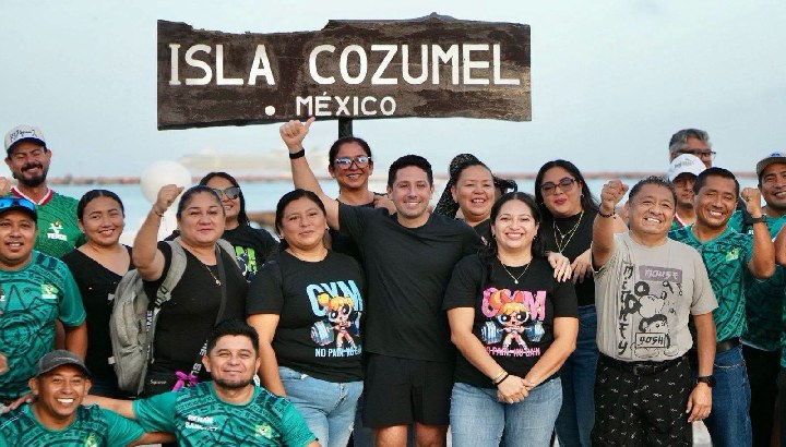 Respalda Renán Sánchez Tajonar a más de 60 maestros de Cozumel que representarán a la isla en Chetumal