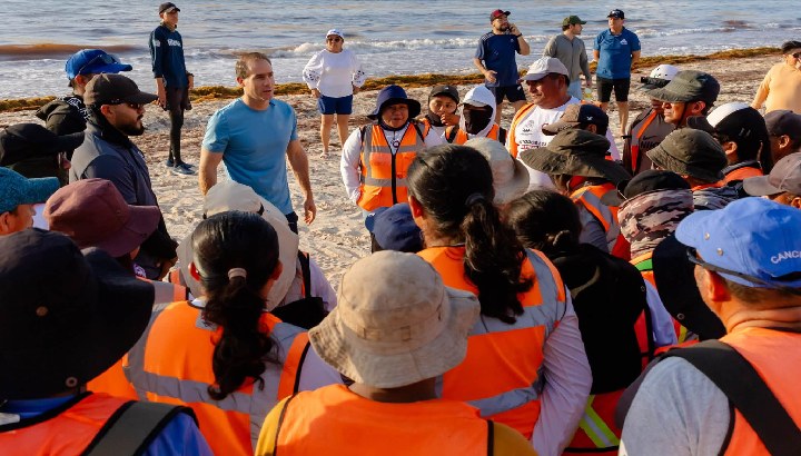 Unen esfuerzos gobierno y ciudadanía para sanear las playas de Tulum