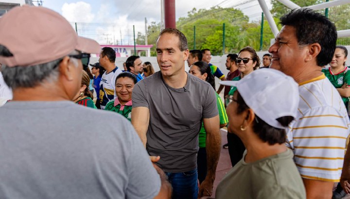 Impulsa Diego Castañón al magisterio tulumnense con apoyo a juegos deportivos y culturales