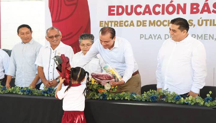 Gobierno de Estefanía Mercado acompaña a más de 60 mil estudiantes de nivel básico en el regreso a clases
