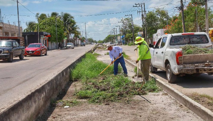 Concluye limpieza de canales de descarga a cielo abierto de Chetumal