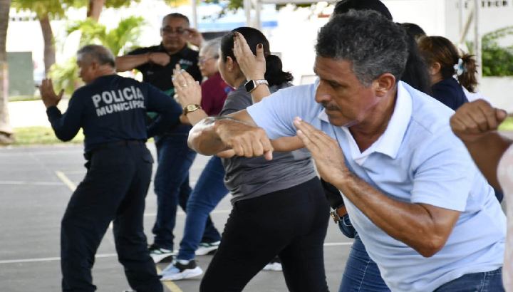 Estar preparados puede marcar la diferencia: trabajadoras municipales participan en curso de defensa personal