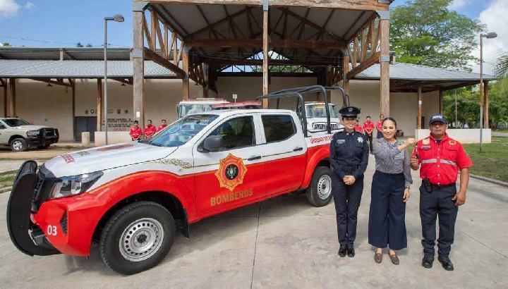 Entrega Mary Hernández nueva unidad de rescate a Bomberos de Felipe Carrillo Puerto