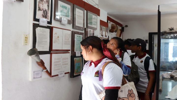 Celebran 176 años de historia con recorrido guiado para estudiantes de Yoactún en Felipe Carrillo Puerto