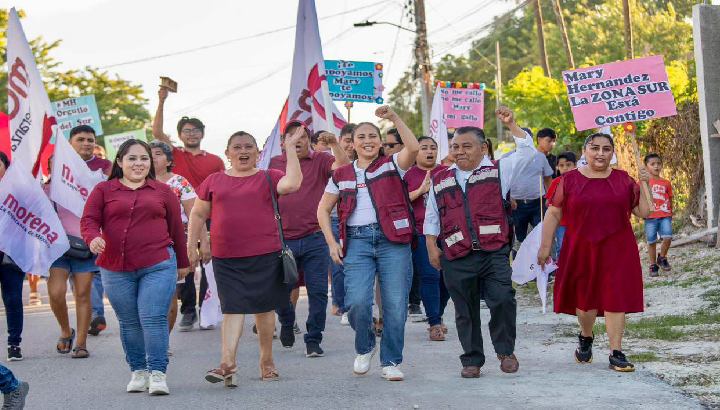 Realiza Mary Hernández brigadeo y asamblea informativa en Bacalar: la aceptación es total