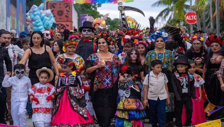 Inicia Mara Lezama la tradición viva del Janal Pixán en Calderitas