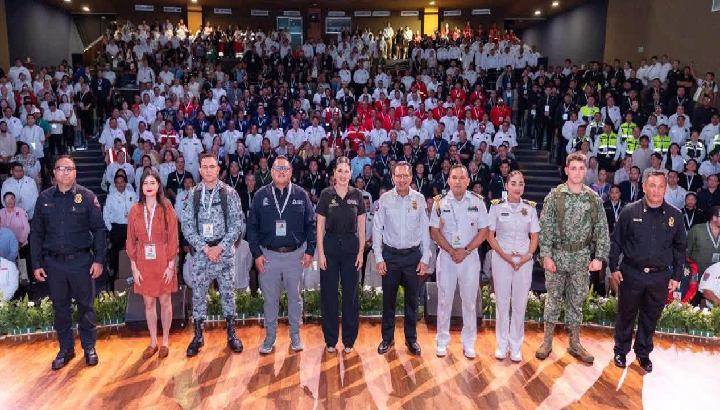 Estefanía Mercado inaugura Segundo Congreso Nacional de Bomberos en Playa del Carmen
