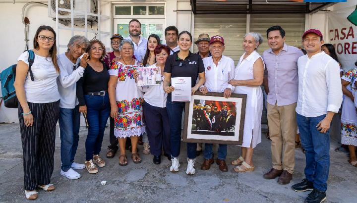 Estefanía Mercado se registra junto a fundadores de Morena