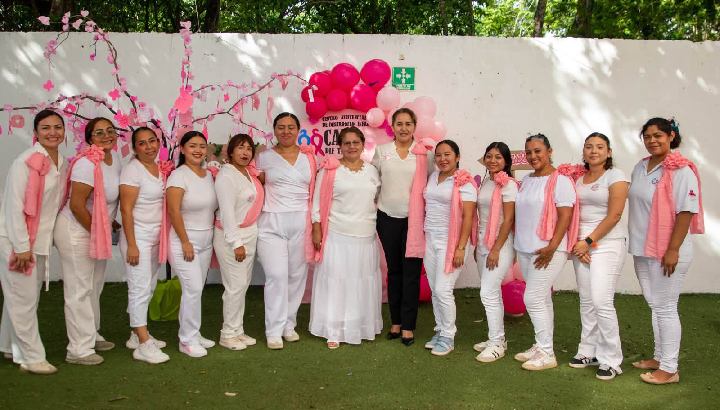 DIF Tulum promueve la prevención del Cáncer con Desayuno Rosa